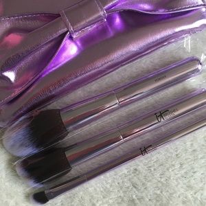 It Cosmetics Multitasking Brush Set & Bag You Do It All Chrome Purple NWT